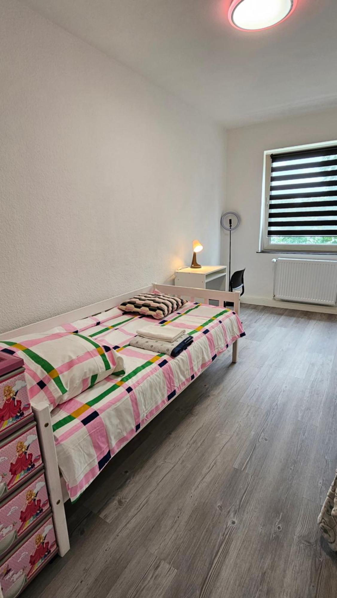 Zimmer In Bilk-Zentrum Duesseldorf Exterior foto